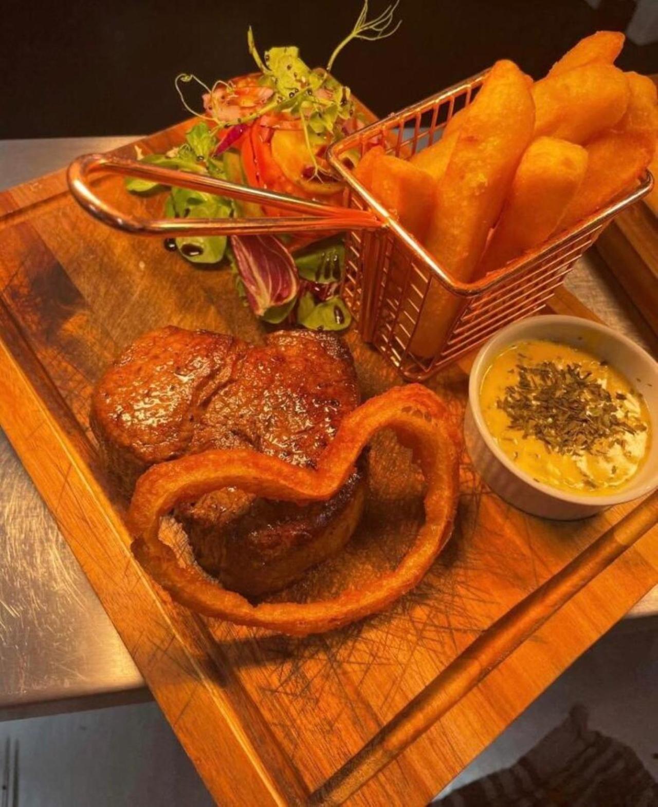 The Manor Inn Pub And Steakhouse, Fridaythorpe, Driffield York Exteriör bild